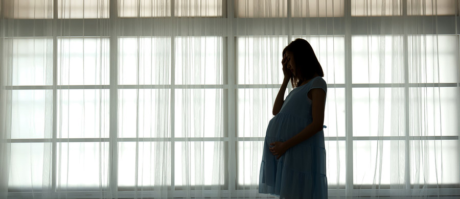 Ciąża pozamaciczna zwykle prowadzi do poronienia lub poważnego krwotoku, zagrażającego życiu matki. Po czym można ją rozpoznać i czy pobyt w szpitalu zawsze jest konieczny? 