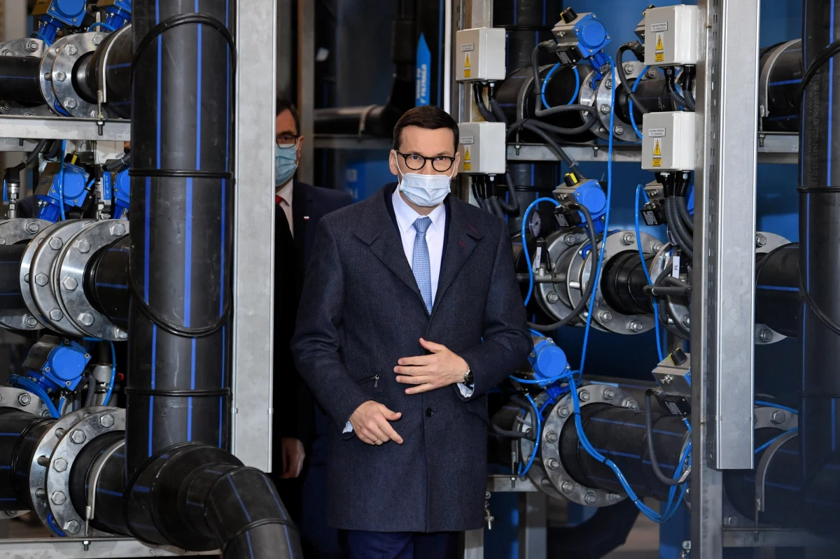 Premier Mateusz Morawiecki przekazał w trakcie konferencji prasowej, że Polska zakontraktowała lek na Covid-19. „Niestety, Europejska Agencja Leków jeszcze nie zatwierdziła ostatecznie tych leków” – powiedział.