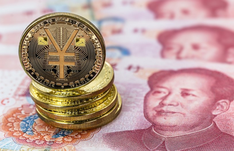 Chińskie władze ostro walczą z kryptowalutami z kilku powodów, ale jednym z najważniejszych jest bez wątpienia usuwanie konkurencji dla własnej cyfrowej waluty, znanej jako e-CNY, która w przyszłości ma całkowicie zastąpić klasycznego juana.  