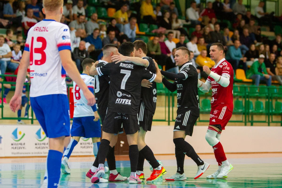 Już w sobotę startuje 9. kolejka STATSCORE Futsal Ekstraklasy! Aż cztery zespoły powalczą w niej o pozycję lidera. Czy Rekord Bielsko-Biała odeprze atak swoich rywali?