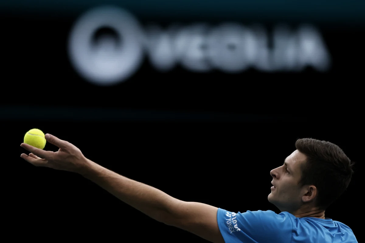 Dzięki swojej ostatniej wygranej Hubert Hurkacz zapewnił sobie awans do kończących sezon zawodów ATP Finals w Turynie. W turnieju WTA Finals w Guadalajarze zagra z kolei Iga Świątek. To pierwszy raz w historii, kiedy Polska ma dwóch reprezentantów w turniejach dla najlepszych zawodników sezonu.