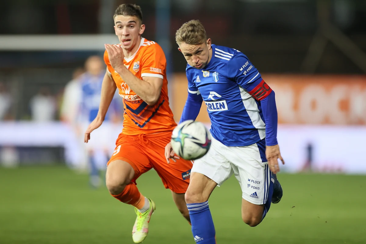 ​Do piątku w 13 kolejkach ekstraklasy Wisła Płock sześć meczów zagrała na swoim stadionie i we wszystkich punktowała. Wygrała pięć, także ten przed tygodniem, kiedy pokonała Wisłę Kraków 2:0 i zanotowała jeden remis (1:1) z Rakowem Częstochowa. Obie drużyny rozpoczynające 14. kolejkę, dzieliło sześć punktów, ale Bruk Bet Termalica Nieciecza ma rozegrany jeden mecz mniej. Nafciarze zajmowali 12. miejsce w tabeli, a rywale pozycję tuż nad strefą spadkową. 