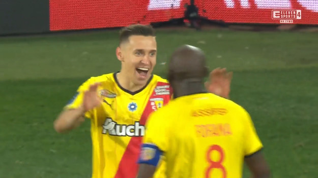 Gol! Przemysław Frankowski trafia do siatki rywala z bliskiej odległości, zmieniając wynik  w meczu: Lens - Troyes na 4-0. 