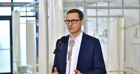 Szpitale tymczasowe to przedpole walki z Covid-19 – podkreślał w sobotę podczas wizyty w szpitalu tymczasowym we Wrocławiu premier Mateusz Morawiecki. Szef rządu zachęcał również wszystkich niezaszczepionych do szczepienia się.