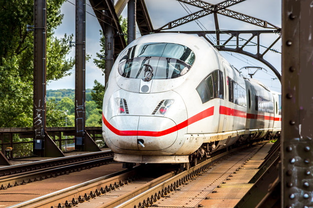 Atak nożownika w niemieckim pociągu. Trzy osoby ranne