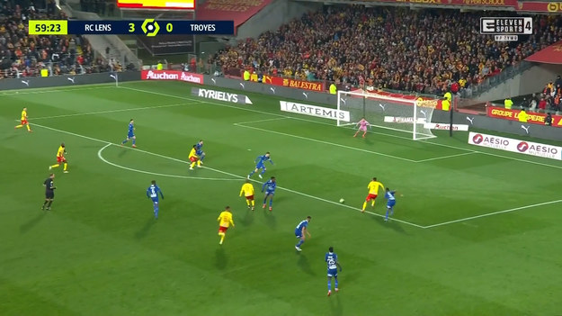 Skrót meczu RC Lens - Troyes (4-0) w 13. kolejce Ligue 1. Przemysław Frankowski zdobył bramkę na 4-0 dla gospodarzy.