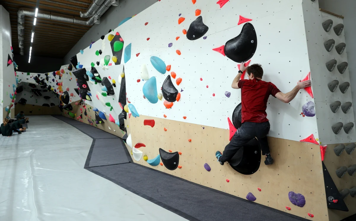 Kompleks ścian wspinaczkowych w zabudowaniach dawnej kopalni Rozbark w Bytomiu został udostępniony zainteresowanym. W budynku urządzono ok. 3 tys. m kw. ścian o wszystkich stopniach trudności. 