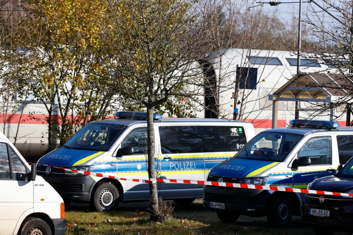 Napastnik, który rano zaatakował nożem osoby w pociągu ICE między Ratyzboną a Norymbergą na południu Niemiec, to 27-letni Syryjczyk Abdalrahman A. - pisze dziennik "Bild". Trzy osoby zostały poważnie ranne i trafiły do szpitala. Mężczyzna mieszka w Niemczech prawdopodobnie od 2014 roku.