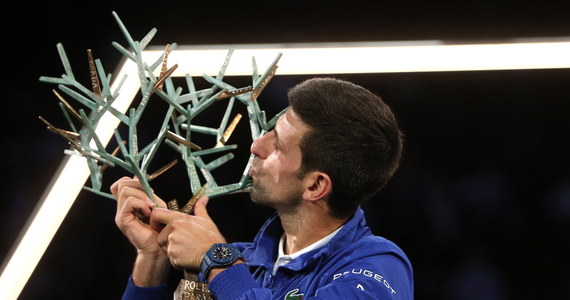 Lider światowego rankingu tenisistów Serb Novak Djokovic pokonał rozstawionego z "dwójką" Rosjanina Daniiła Miedwiediewa 4:6, 6:3, 6:3 w finale turnieju ATP Masters 1000 w Paryżu. Przy okazji zrewanżował się rywalowi za porażkę w decydującym meczu tegorocznego US Open.