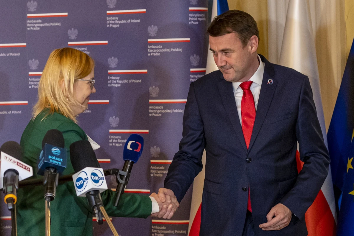 Jest duża szansa, że dziś skończy się wreszcie polsko-czeska wojna o kopalnię Turów. W piątek Warszawa i Praga wróciły do zerwanych niemal miesiąc temu negocjacji. Minister klimatu Anna Moskwa zapewniła, że Polska i Czechy są „w dobrym dialogu”, a do ustalenia pozostały szczegóły.