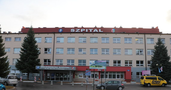 Trudna sytuacja w szpitalu wojewódzkim w Przemyślu na Podkarpaciu. Zajęte są tam niemal wszystkie miejsca dla pacjentów z koronawriusem. 