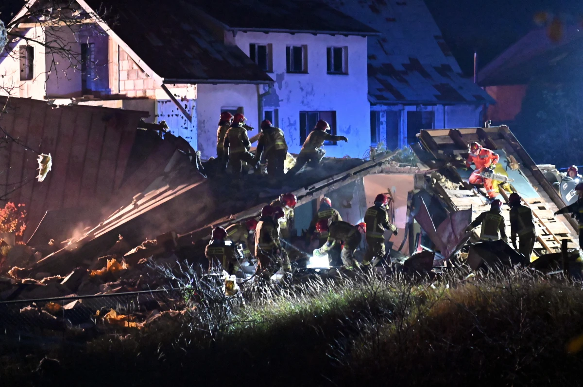 ​Śledztwo w sprawie nieumyślnego sprowadzenia zdarzenia zagrażającego życiu i zdrowiu wielu osób prowadzi Prokuratura Okręgowa w Szczecinie. W wyniku sobotniego wybuchu w domu jednorodzinnym rannych zostało siedem osób, w tym dwoje dzieci.