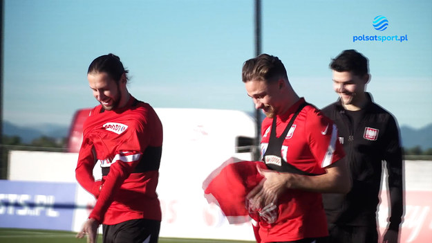 Matty Cash ma już za sobą pierwszy trening w polskiej reprezentacji. Biało-Czerwoni przygotowują się do dwóch ostatnich meczów eliminacyjnych - przeciwko Andorze oraz Węgrom. W załączonym materiale wideo fragmenty z treningu naszej kadry.

Zdjęcia: Łączy nas piłka
