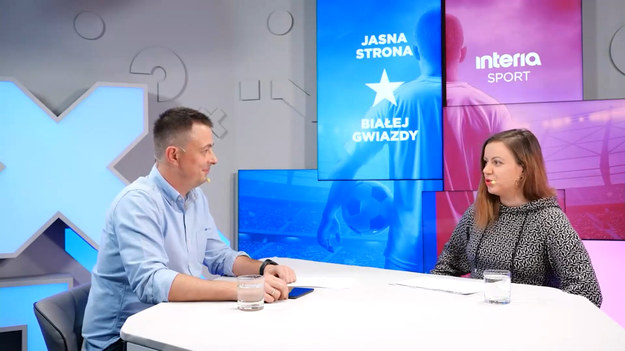 Piotr Jawor i Justyna Krupa w najnowszym odcinku "Jasnej Strony Białej Gwiazdy" rozmawiali o ostatnim wygranym 1-0 meczu Wisły Kraków z Cracovią.

Dziennikarze Interii i ich goście co tydzień rozmawiają o bieżących sprawach związanych z Wisłą Kraków w podcaście "Jasna Strona Białej Gwiazdy".

ZOBACZ WIĘCEJ NA: sport.interia.pl
Facebook: facebook.com/sport.interiapl
Instagram: instagram.com/sportinteria/
Twitter: twitter.com/SportINTERIA