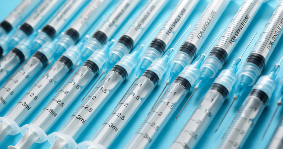 W 2022 roku na całym świecie może brakować od jednego do dwóch miliardów strzykawek do wykonywania szczepień - ostrzega Światowa Organizacja Zdrowia (WHO). Może to spowolnić nie tylko kampanię szczepień przeciwko Covid-19, ale i podawanie innych szczepionek.