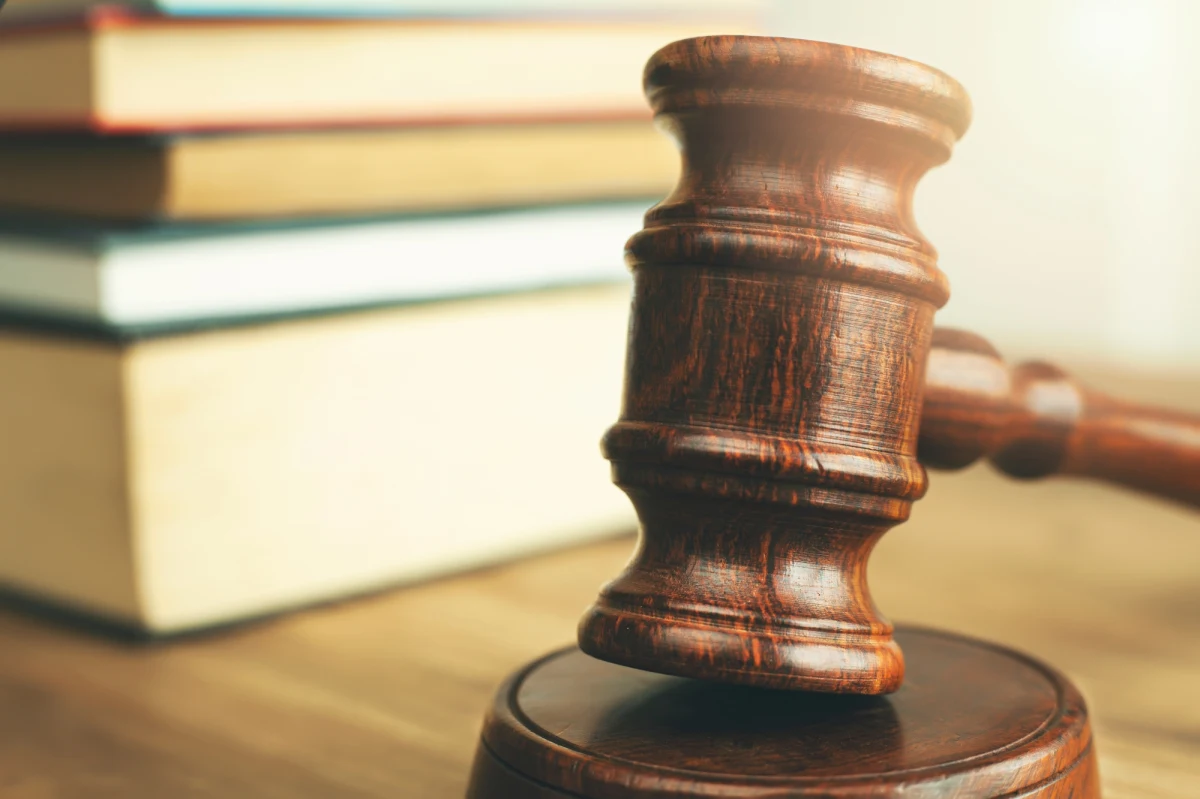 ​Były dyrektor Zespołu Szkół Elektrycznych nr 2 w Poznaniu Zbigniew A. miał molestować uczennice. W kwietniu sąd rejonowy skazał mężczyznę na 2 lata i 10 miesięcy więzienia. Dzisiaj sprawę rozpoznał Sąd Okręgowy w Poznaniu.