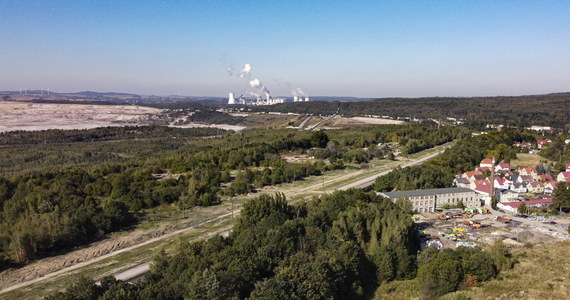 W Trybunale Sprawiedliwości Unii Europejskiej w Luksemburgu zakończyła się rozprawa w sprawie skargi wniesionej przez Czechy przeciwko Polsce dotyczącej kopalni węgla brunatnego Turów. Jak informuje nasza korespondentka - ani przedstawiciel Polski, ani Czechy nie wspomnieli o prowadzonych negocjacjach, które mają wcześniej zakończyć spór i wstrzymać naliczanie kar dla Polski.