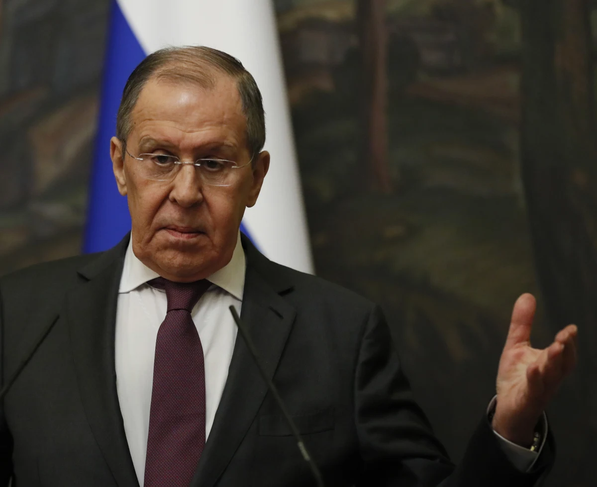 Szef MSZ Rosji Siergiej Ławrow porównał we wtorek sytuację na granicy polsko-białoruskiej z falą uchodźców z terytorium Turcji. "Unia Europejska wspierała finansowo pozostanie uchodźców w Turcji" - mówił Ławrow; jego zdaniem UE mogłaby tak samo "pomóc" Białorusi.