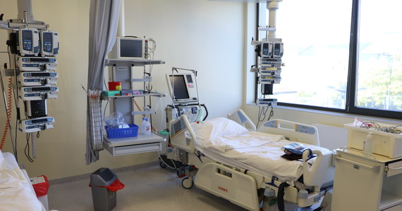 Szpital Praski w Warszawie nie rozbuduje instalacji tlenowej i nie będzie przyjmował kolejnych pacjentów chorych na Covid-19. Placówka - według decyzji ministra zdrowia - miała przyjąć 270 chorych z koronawirusem, a leczonych jest 130 osób.