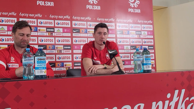 Kapitan piłkarskiej reprezentacji Polski Robert Lewandowski, odpowiada na pytanie, dotyczące problemu intensywności rozgrywanych spotkań w profesjonalnej piłce.