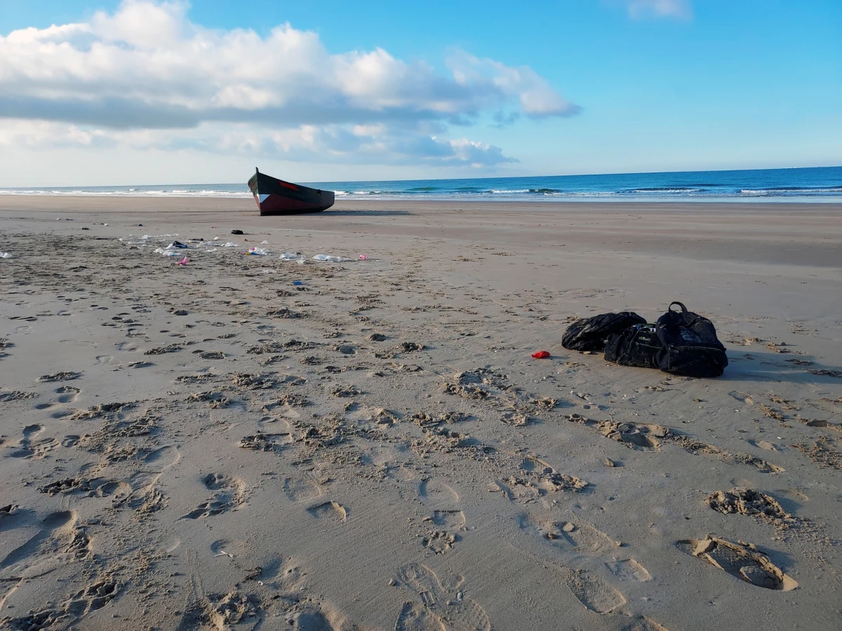 Minister żeglugi Grecji Jannis Plakiotakis oskarżył we wtorek Turcję o łamanie zobowiązań wobec UE w związku z opublikowanym wcześniej nagraniem greckiej straży przybrzeżnej, na którym widać motorówkę wypełnioną migrantami eskortowaną przez dwie tureckie łodzie.
