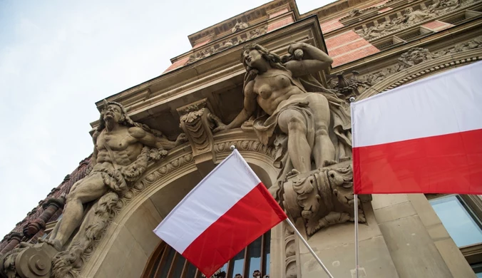 Teksty o Polsce w ponad 50 światowych mediach. Autorami prezydent i prezes NBP 