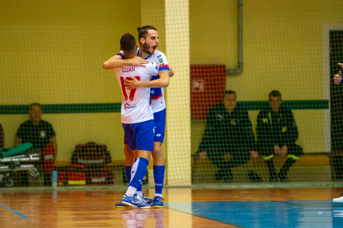 W STATSCORE Futsal Ekstraklasie nie ma czasu na przerwy. Już dziś startuje 10. kolejka, w której na początek mistrz Polski, Rekord Bielsko-Biała podejmie wicemistrza Polski, KS Constract Lubawa!