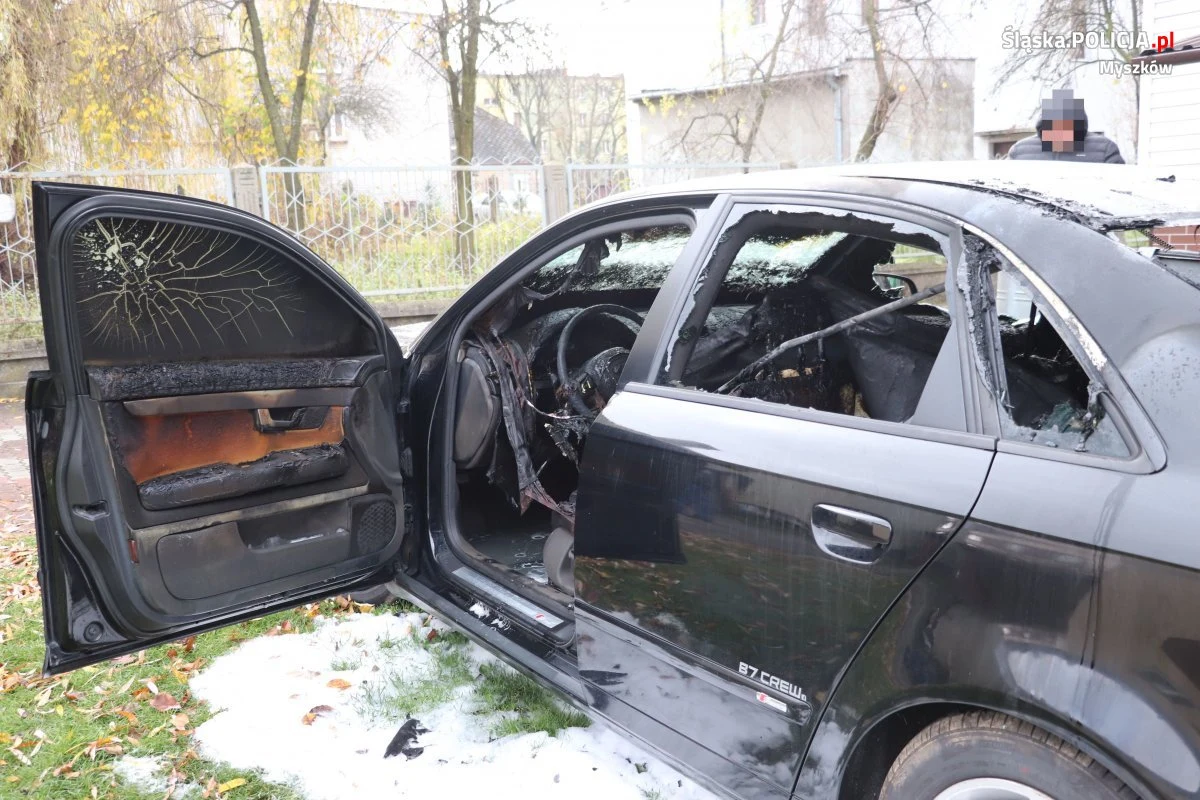 Mieszkanka Myszkowa w woj. śląskim podpaliła samochód sąsiadki, z którą była pokłócona. Chwilę po podłożeniu ognia podpalaczka sama zadzwoniła po pomoc, obawiając się, że pożar przeniesie się na okoliczne budynki. Była pijana.