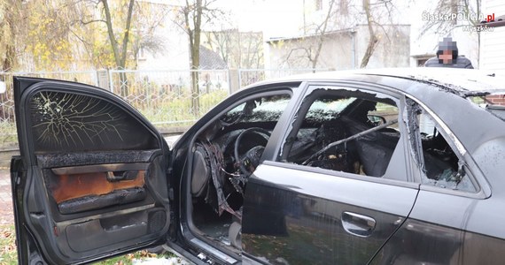 Mieszkanka Myszkowa w woj. śląskim podpaliła samochód sąsiadki, z którą była pokłócona. Chwilę po podłożeniu ognia podpalaczka sama zadzwoniła po pomoc, obawiając się, że pożar przeniesie się na okoliczne budynki. Była pijana.
