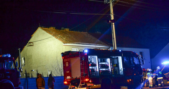 Wybuch gazu w domu jednorodzinnym w Polskiej Nowej Wsi na Opolszczyźnie. Według ustaleń naszego reportera ranne zostały trzy osoby. Dwie z nich trafiły do szpitala.
