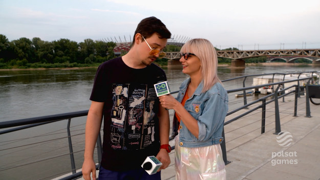 Marina Krylova oraz Jędrzej Kupiec rozmawiają na ulicach polskich miast o grach, popkulturze, wpływie nowoczesnej technologii. Widzowie mogą spodziewać się niebanalnych odpowiedzi, które czasem bawią, a czasem skłaniają do refleksji.
