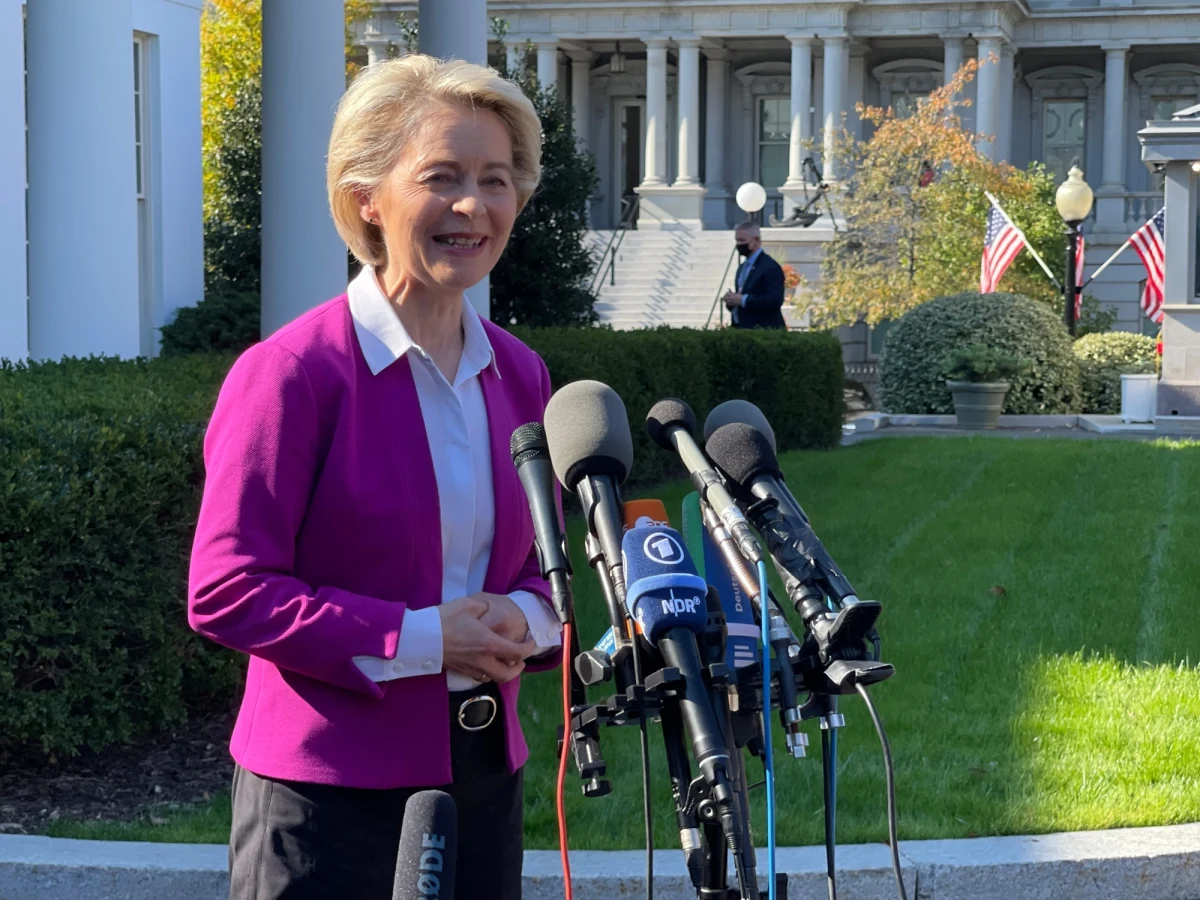 Podzielamy z prezydentem Bidenem pogląd, że kryzys na granicy z Białorusią jest skutkiem ataku autorytarnego reżimu - powiedziała przewodnicząca Komisji Europejskiej Ursula von der Leyen po spotkaniu w Białym Domu. Zapowiedziała też poszerzenie sankcji przeciwko Białorusi.