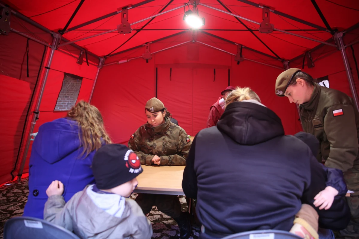 Przy Barbakanie w Krakowie stanął punkt szczepień, gdzie od godz. 10 do 16 – w ramach akcji „Szczepimy się dla Niepodległej” – można było otrzymać zastrzyk z preparatem przeciwko Covid-19. Była też możliwość zaszczepienia się przeciwko grypie.