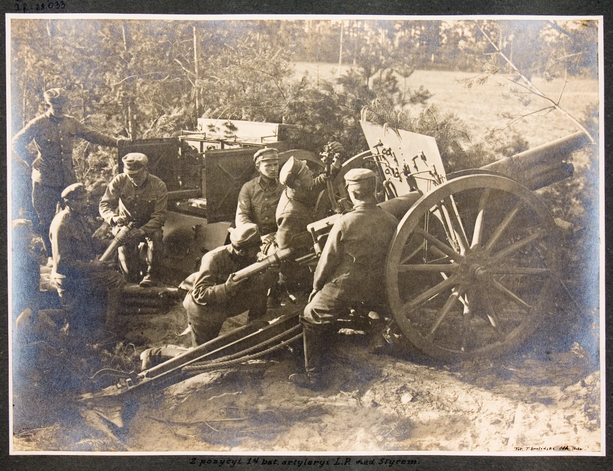 Z okazji Narodowego Święta Niepodległości wrocławskie Ossolineum zaprezentowało eksponaty związane z drogą do niepodległej Polski. Wśród nich są oryginalne orzełki odradzających się polskich formacji wojskowych, mundur oficerski z okresu walki o polskie granice, zdjęcia utrwalające atmosferę ostatnich chwil przed odzyskaniem niepodległości, najważniejsze czasopisma tamtych czasów, a nawet list samego Józefa Piłsudskiego.
