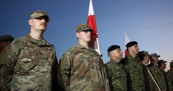 Na stronach Rządowego Centrum Legislacji opublikowano w piątek projekt ustawy o obronie ojczyzny. Zgodnie z projektem ustawa miałaby wejść w życie 1 lipca 2022 r. Projekt przewiduje m.in. szybszy wzrost nakładów obronnych w odniesieniu do PKB, nowe źródła ich finansowania oraz możliwość nabywania sprzętu przez wojsko w drodze leasingu.
