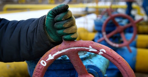 Gazprom przyjął i wdraża plan zatłaczania gazu do europejskich magazynów - poinformował w piątek prezes rosyjskiego koncernu Aleksiej Miller. Zaznaczył, że Gazprom przekroczy w tym roku swoje zobowiązania dotyczące poziomu tranzytu gazu przez Ukrainę.