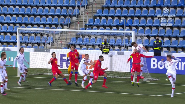 Marc Vales strzelił bramkę dla Andory pod koniec pierwszej połowy i Polska prowadzi tylko 3-1. 

SKŁADY:

Andora: Iker Álvarez – San Nicolás, Llovera, Vales, Alavedra, Cervós – Clemente, M. Vieira, Pujol (C), Aláez – Fernandez.
Rezerwowi: J. Gómes, Pires – C. Martínez, Reyes, X. Vieira, S. Moreno, A. Martínez, De Pablos, Rosas, Marc García, Ch. García, Rodrígues.


Polska: Szczęsny – Bereszyński, Glik, Rybus – Jóźwiak, Krychowiak, Klich, Frankowski – P. Zieliński – Lewandowski (C), Milik.
Rezerwowi: Skorupski, Grabara – Cash, Dawidowicz, Kędziora, Płacheta, Helik, Linetty, Świderski, Moder, D. Szymański, K. Piątek.