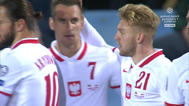 Arkadiusz Milik zdobył bramkę na 3-1 dla Polski w wyjazdowym meczu z Andorą.

SKŁADY:

Andora: Iker Álvarez – San Nicolás, Llovera, Vales, Alavedra, Cervós – Clemente, M. Vieira, Pujol (C), Aláez – Fernandez.
Rezerwowi: J. Gómes, Pires – C. Martínez, Reyes, X. Vieira, S. Moreno, A. Martínez, De Pablos, Rosas, Marc García, Ch. García, Rodrígues.


Polska: Szczęsny – Bereszyński, Glik, Rybus – Jóźwiak, Krychowiak, Klich, Frankowski – P. Zieliński – Lewandowski (C), Milik.
Rezerwowi: Skorupski, Grabara – Cash, Dawidowicz, Kędziora, Płacheta, Helik, Linetty, Świderski, Moder, D. Szymański, K. Piątek.