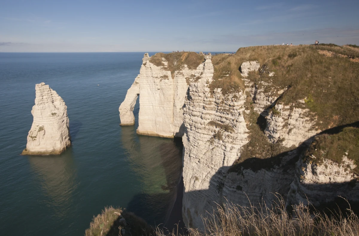 Aż 1185 imigrantów nielegalnie przedostało się w czwartek do Wielkiej Brytanii przez kanał La Manche - podało w piątek brytyjskie MSW. To szósty w tym roku dobowy rekord, a od poprzedniego, odnotowanego zaledwie w zeszłym tygodniu, jest wyższy o ponad 300.