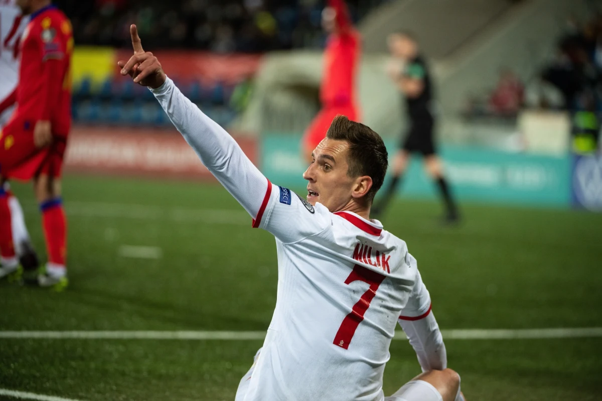 Polska pokonała na wyjeździe grającą niemal cały mecz w dziesiątkę Andorę 4:1 w eliminacjach piłkarskich mistrzostw świata i zapewniła sobie co najmniej drugie miejsce w grupie, oznaczające udział w barażach o awans. Dwie bramki zdobył Robert Lewandowski, a w kadrze zadebiutował Matty Cash.