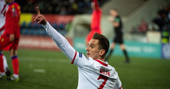 Polska pokonała na wyjeździe grającą niemal cały mecz w dziesiątkę Andorę 4:1 w eliminacjach piłkarskich mistrzostw świata i zapewniła sobie co najmniej drugie miejsce w grupie, oznaczające udział w barażach o awans. Dwie bramki zdobył Robert Lewandowski, a w kadrze zadebiutował Matty Cash.
