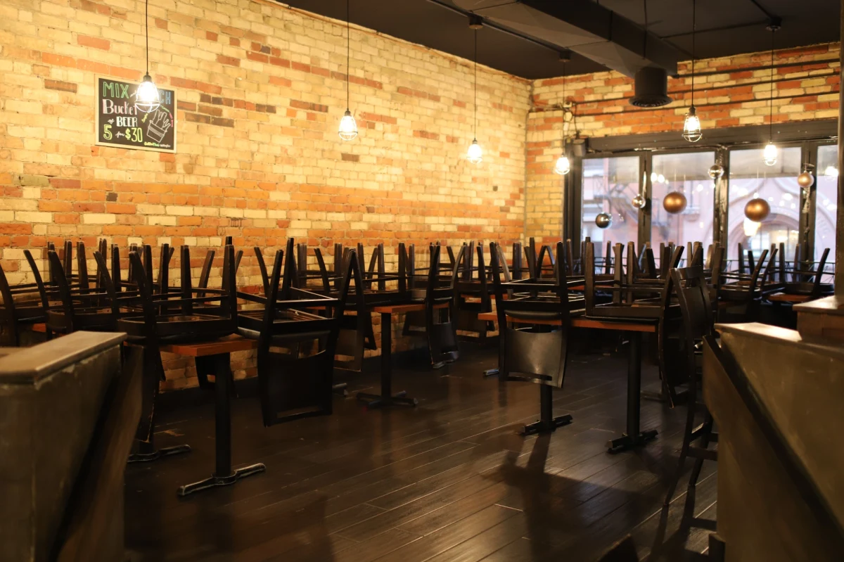 Za spowodowanie strat finansowych po niezgodnym z prawem wprowadzeniu lockdownów, 279 przedsiębiorców gastronomicznych pozwało Skarb Państwa na 211 mln zł – przekazał  Sławomir Grzyb z Izby Gospodarczej Gastronomii Polskiej. Dodał, że to pierwszy taki pozew, nad kolejnym Izba pracuje.