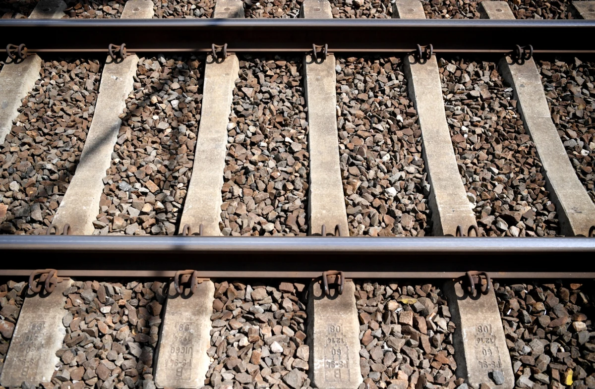 Do śmiertelnego wypadku doszło na torach w Głuszycy na Dolnym Śląsku. Wstrzymano ruch pociągów na linii Wałbrzych-Kłodzko.