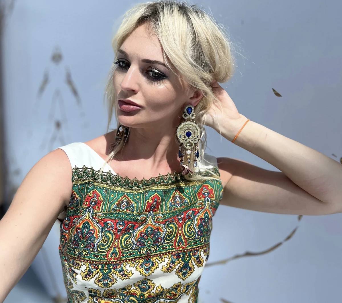 Aneta Larysa Knap - projektantka, która promuje modę folkową i najpiękniejsze polskie tradycje, została wyróżniona na Międzynarodowym Fashion Week w Dubaju. Założycielka marki Folk Design otrzymała statuetkę Best Folk Fabric 2021. 