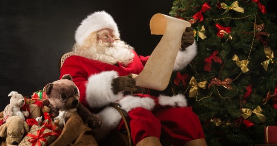 Mikołajki to najprawdopodobniej ulubione święto dzieci na całym świecie. Tego dnia według legend przebrany w czerwony strój mężczyzna z Laponii przynosi dzieciom na całym świecie prezenty, które zostawia np. pod poduszką. Nie we wszystkich krajach jednak prezenty przynosi święty Mikołaj. 