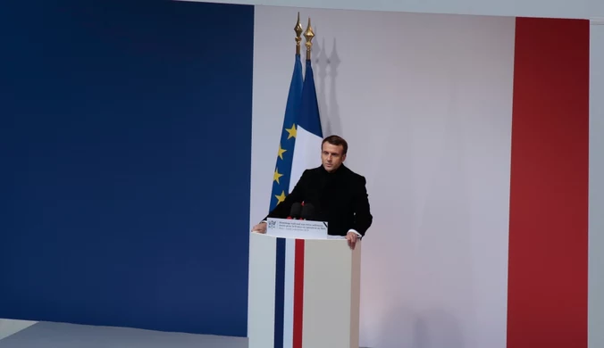 Francja: Emmanuel Macron zmienił kolor na fladze narodowej