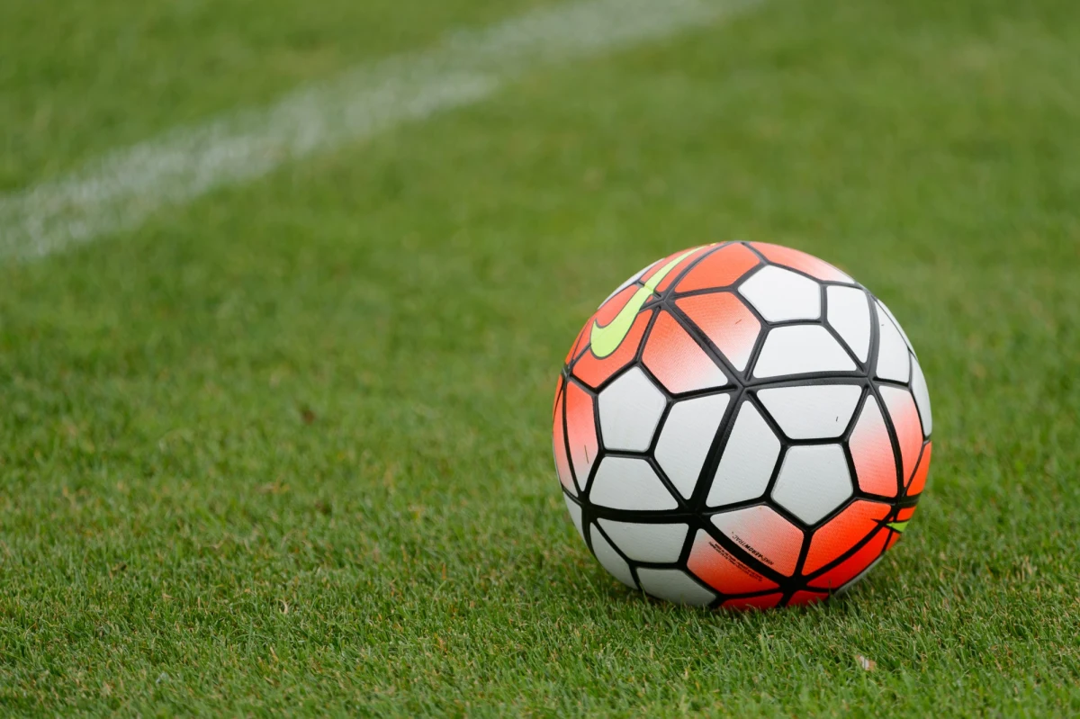 Ten mecz i ten wynik przejdą do historii. Drużyna ligi okręgowej LKS Wybrzeże Rewalskie Rewal wygrała u siebie z Pomorzaninem Nowogard 53:0. Tablicę pokazującą wynik trzeba było wyłączyć. Okazało się, że więcej niż 5 - nie da się na niej wyświetlić.