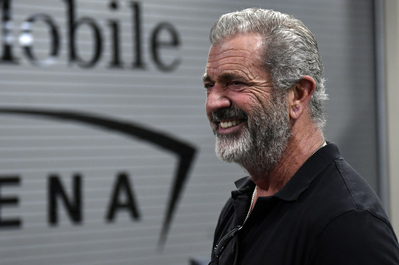 13 listopada w Londynie odbyło się specjalne wydarzenie pod nazwą „An Experience with Mel Gibson”. Zgodnie z nazwą imprezy fani mogli się tam spotkać osobiście z Melem Gibsonem. Podczas tego spotkania słynny aktor ogłosił, że zajmie się reżyserią piątej części cyklu „Zabójcza broń”.