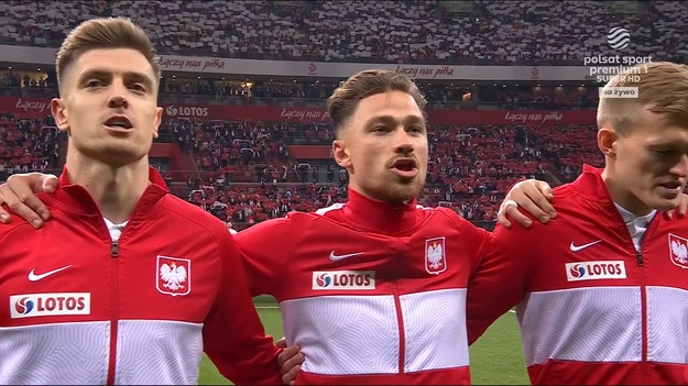 Przed meczem Polska - Węgry tłumnie zebrani kibice na PGE Narodowym odśpiewali wspólnie z piłkarzami hymn. Zobacz, jak wybrzmiał "Mazurek Dąbrowskiego". 

SKŁADY

Polska: Szczęsny (C) – Kędziora, Dawidowicz, Bednarek, Puchacz – Cash, Klich, Linetty, Moder – K. Piątek, Świderski.
Rezerwowi: Grabara, Skorupski – Bereszyński, Frankowski, Gumny, Helik, Jóźwiak, Milik, Płacheta, Rybus, D. Szymański, P. Zieliński.

Węgry: Dibusz – Fiola, Lang, Attila Szalai – Négo, Á. Nagy, Schäfer, Z. Nagy – K. Varga, Schön – Szalai (C).
Rezerwowi: Bogdán, Szappanos – Botka, Gazdag, Hahn, Kecskés, Kiss, Spandler, Vécsei.