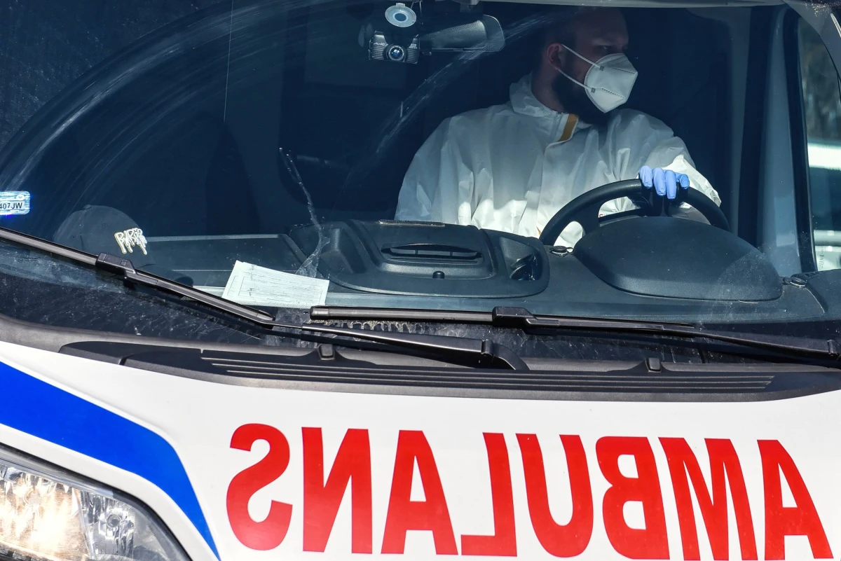 "To najgorsza decyzja, jaką może podjąć dyrektor szpitala" - mówi Marcin Jędrychowski dyrektor szpitala Uniwersyteckiego w Krakowie – w tym szpitalu od 16 listopada wstrzymano planowe przyjęcia na oddziały z powodu sytuacji epidemiologicznej. Zarządzenie nie obejmuje tylko pacjentów onkologicznych i udarowych.